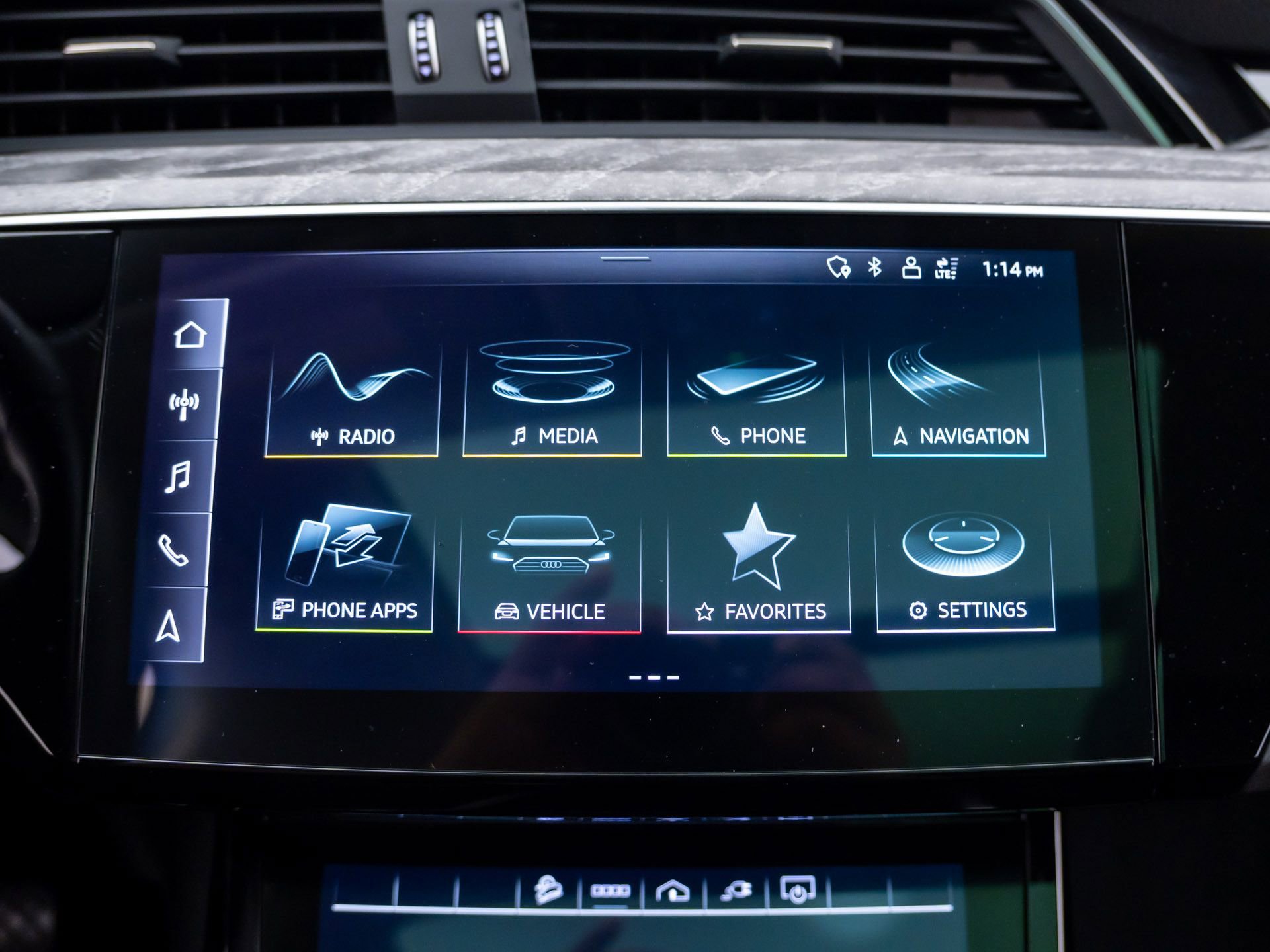 Used 2022 Audi e-tron Premium AWD/4WD image 23