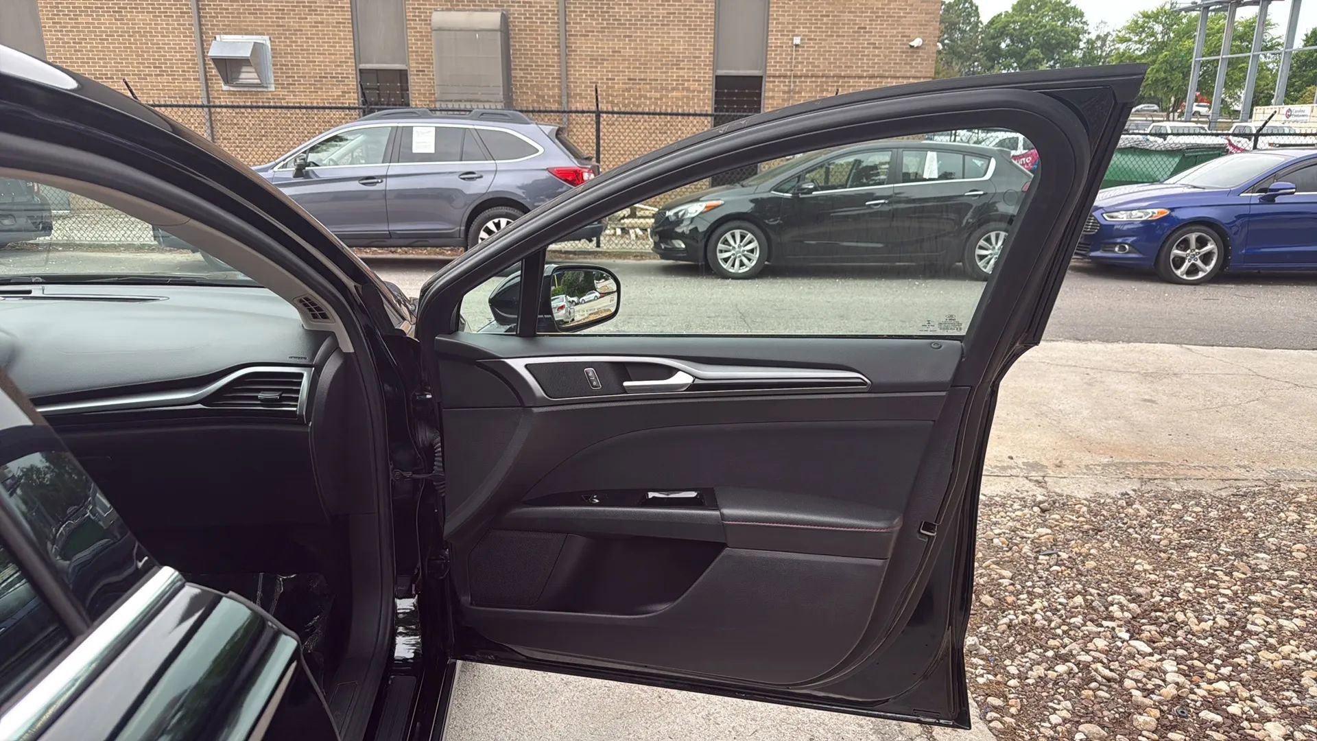 Used 2016 Ford Fusion SE FWD image 23