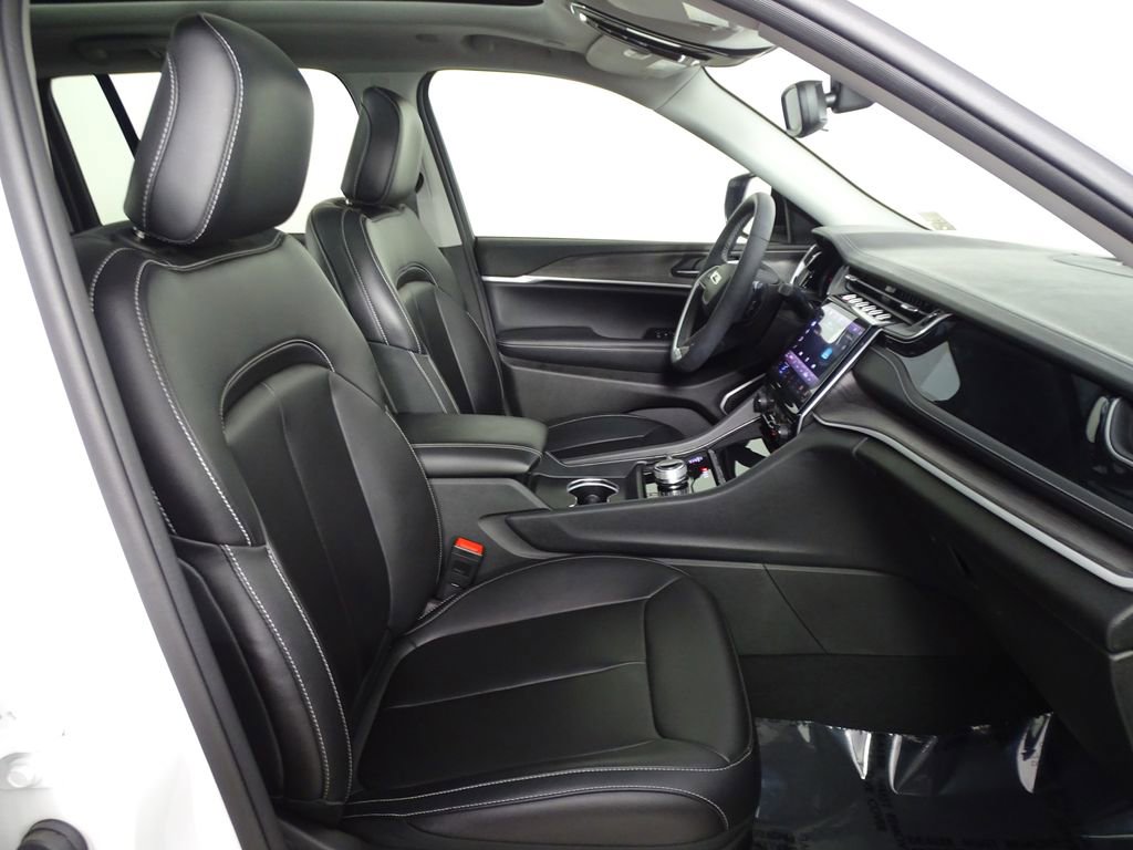 Used 2023 Jeep Grand Cherokee 4WD 4xe image 17