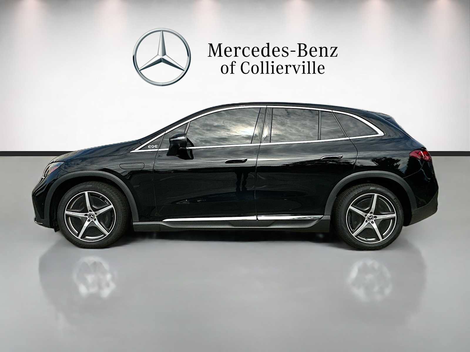 Certified 2023 Mercedes-Benz EQE 500 4MATIC SUV w/ Pinnacle Trim Package image 8