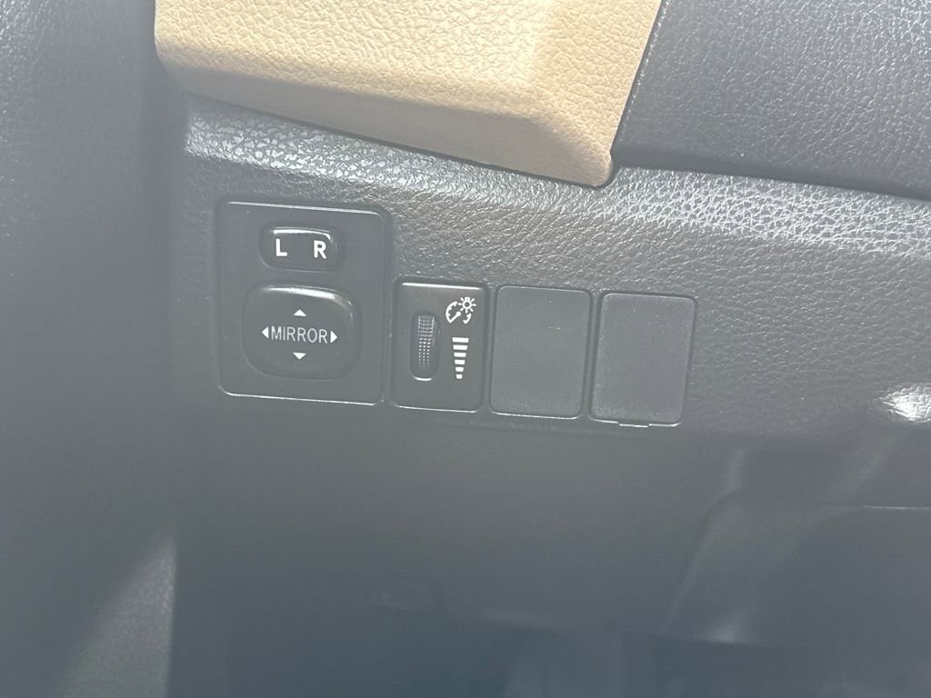 Used 2015 Toyota Corolla LE image 33