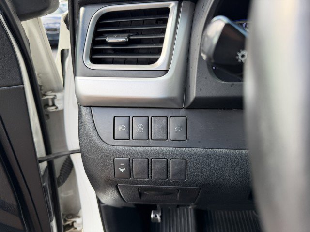 Used 2019 Toyota Highlander XLE image 12