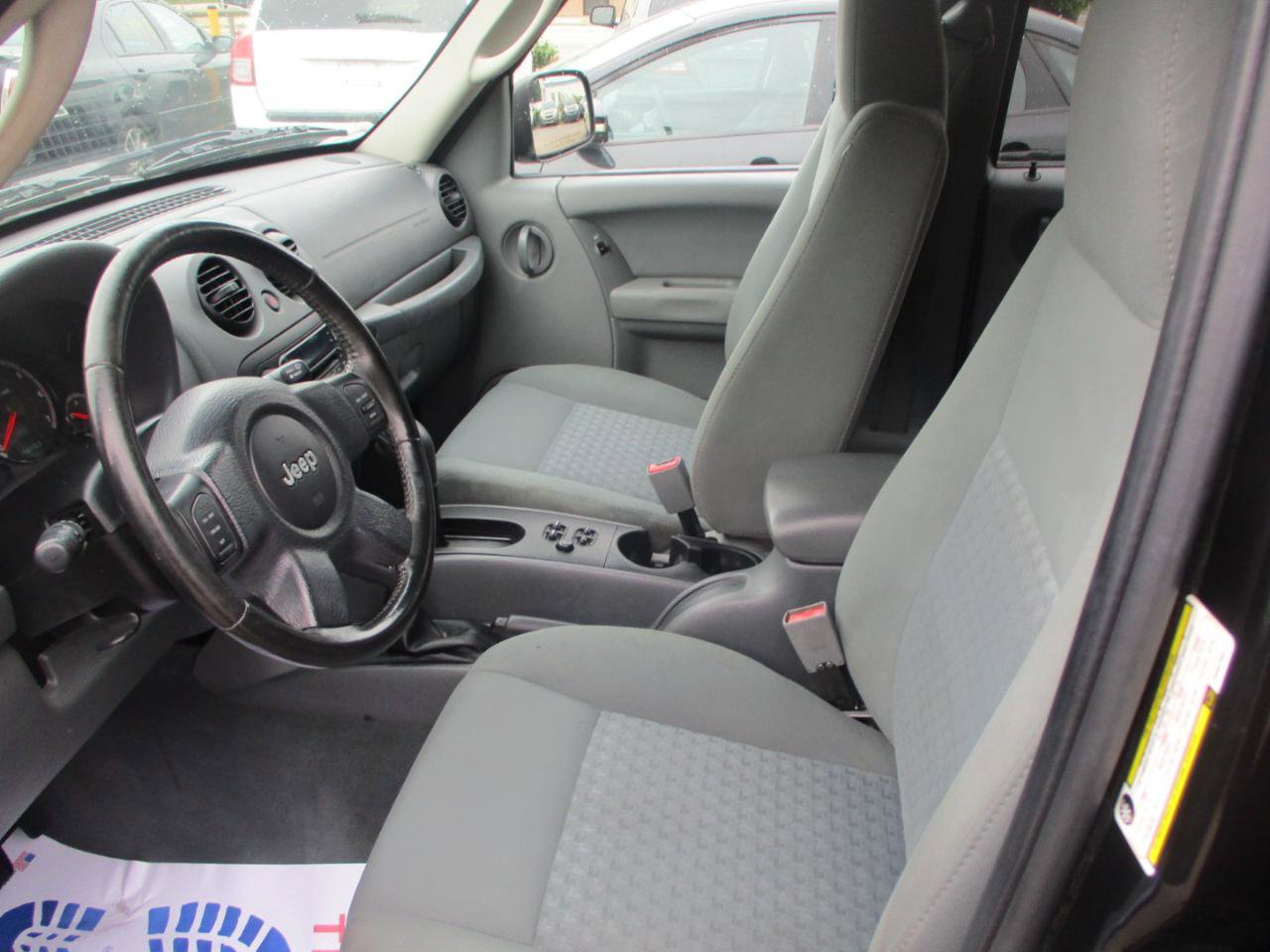 Used 2007 Jeep Liberty Sport image 11