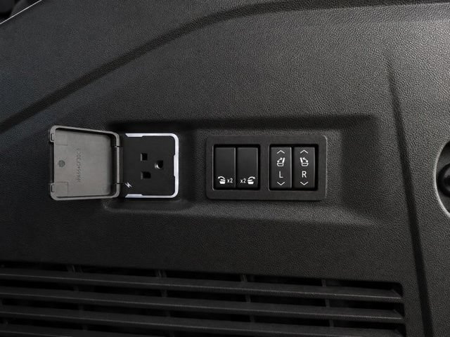 Used 2026 GMC Yukon Denali w/ Sun & Power Step Package AWD/4WD image 10