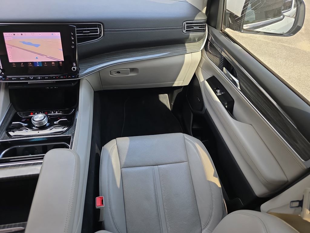 Used 2022 Jeep Wagoneer Series III w/ Flexible Seating Group image 17