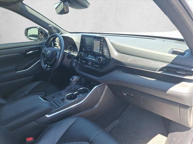 Used 2022 Toyota Highlander XSE FWD image 17