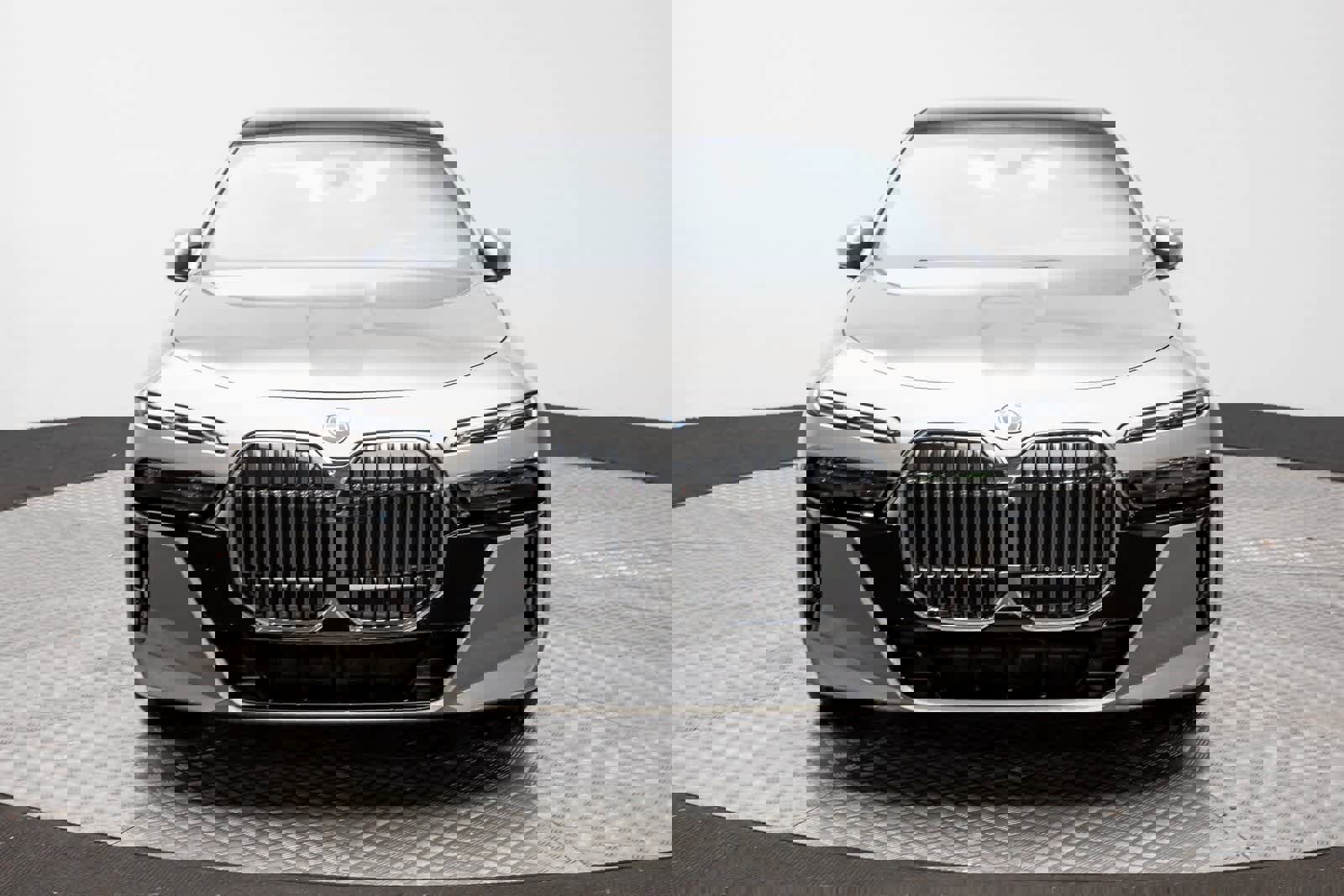 Used 2024 BMW 760i xDrive w/ Executive Package image 6