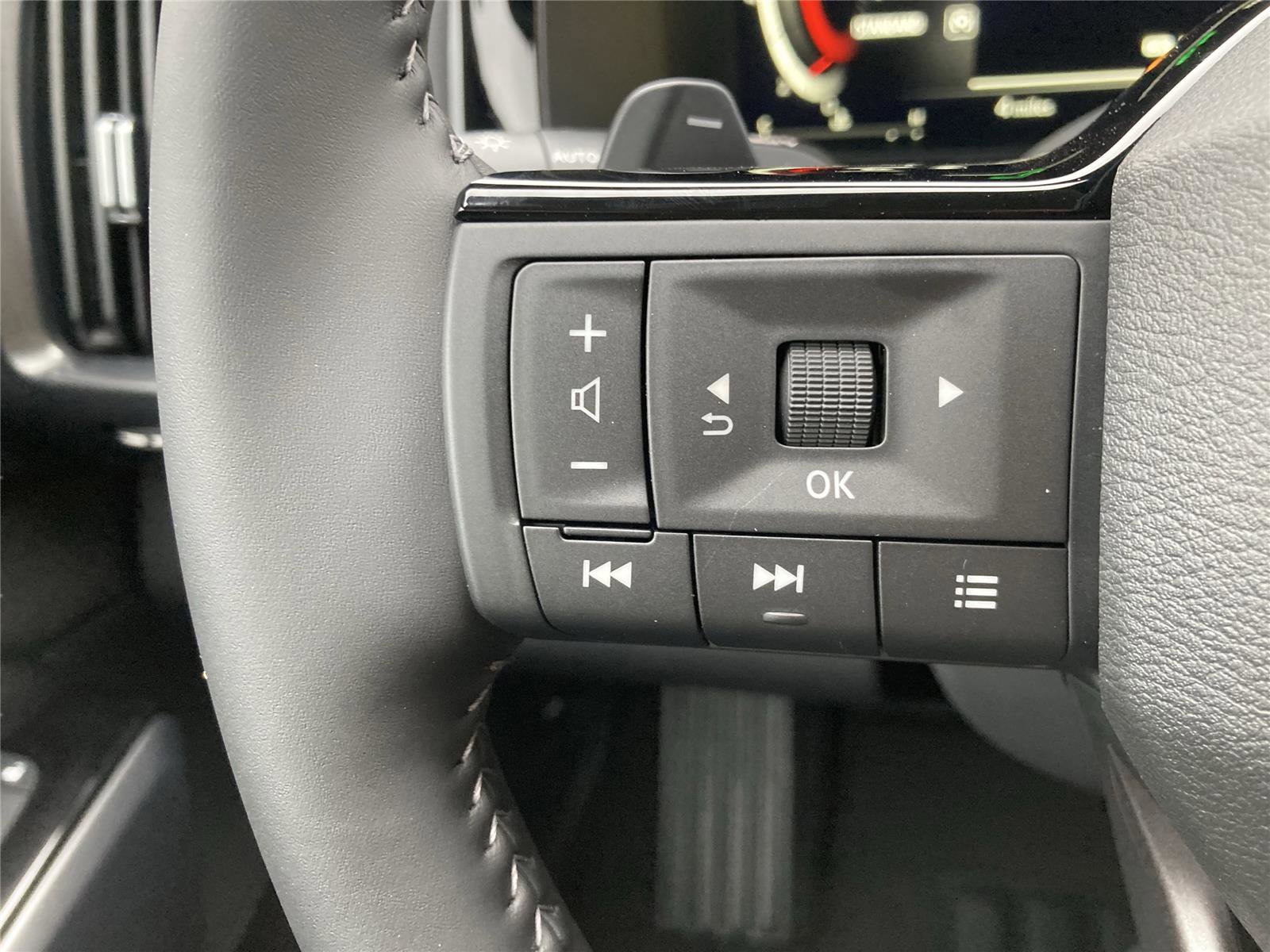 New 2026 Nissan Pathfinder SL image 22