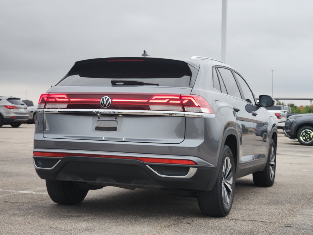 Used 2024 Volkswagen Atlas Cross Sport SE FWD image 3