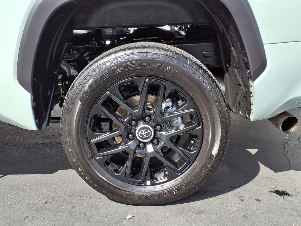 Used 2024 Toyota Tundra Limited AWD/4WD image 4