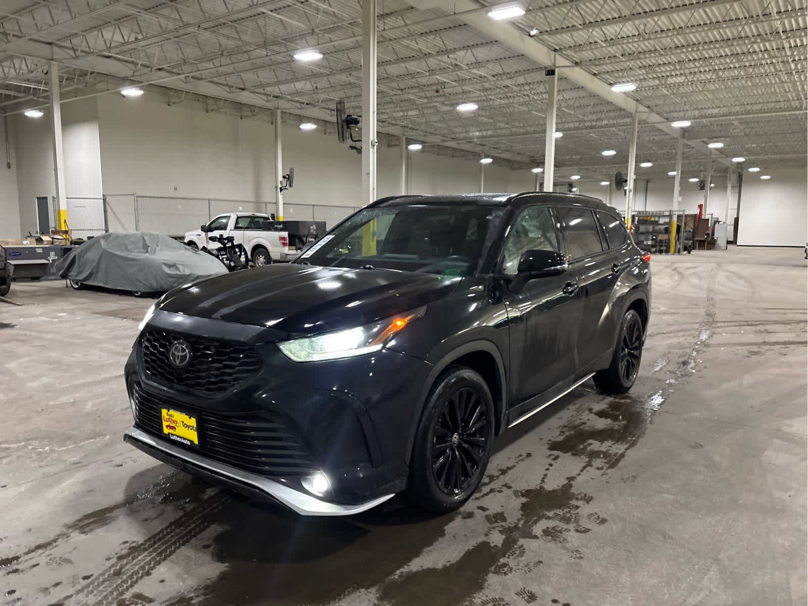 Used 2025 Toyota Highlander XSE image 3