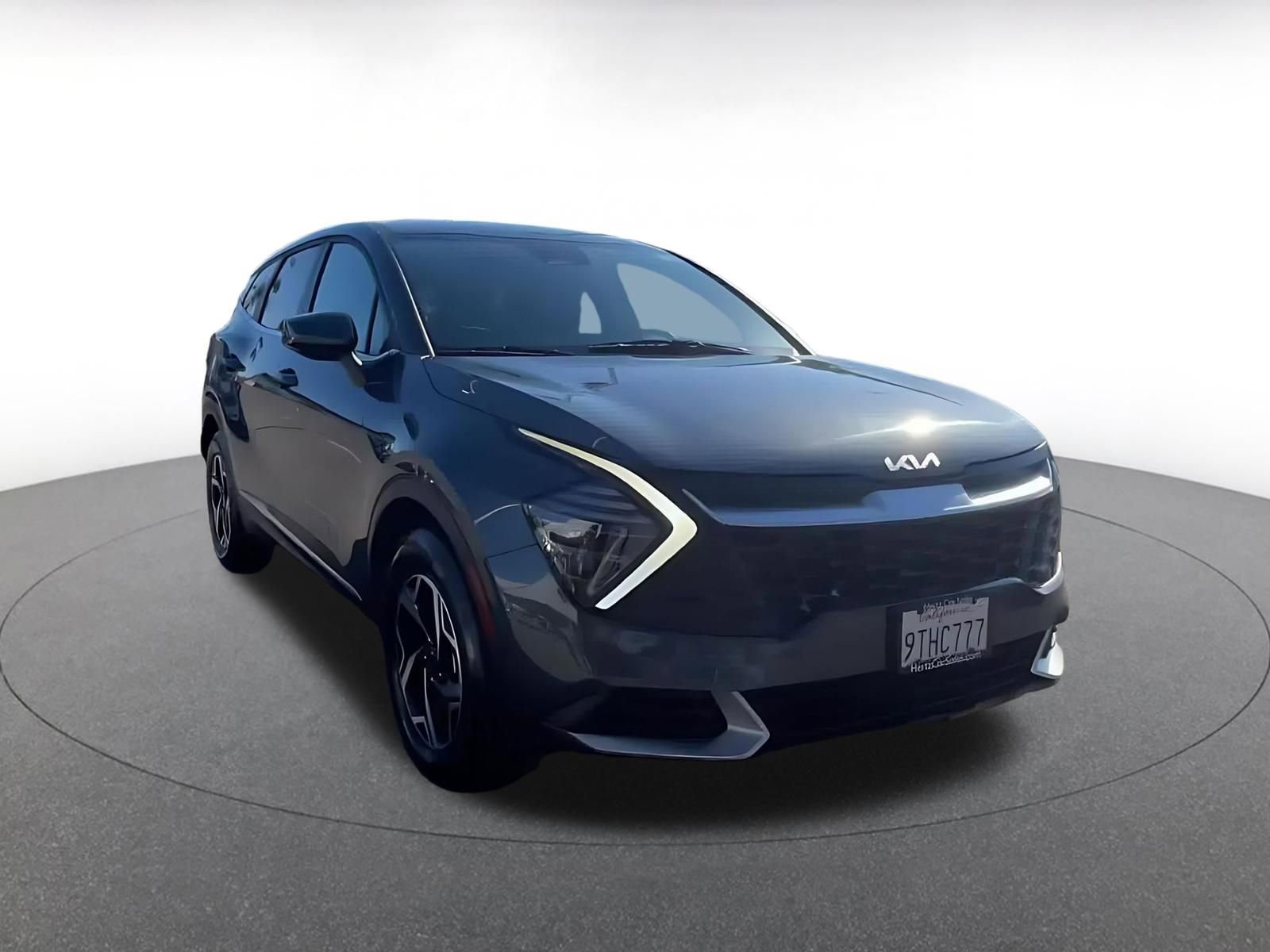 Used 2025 Kia Sportage LX image 3