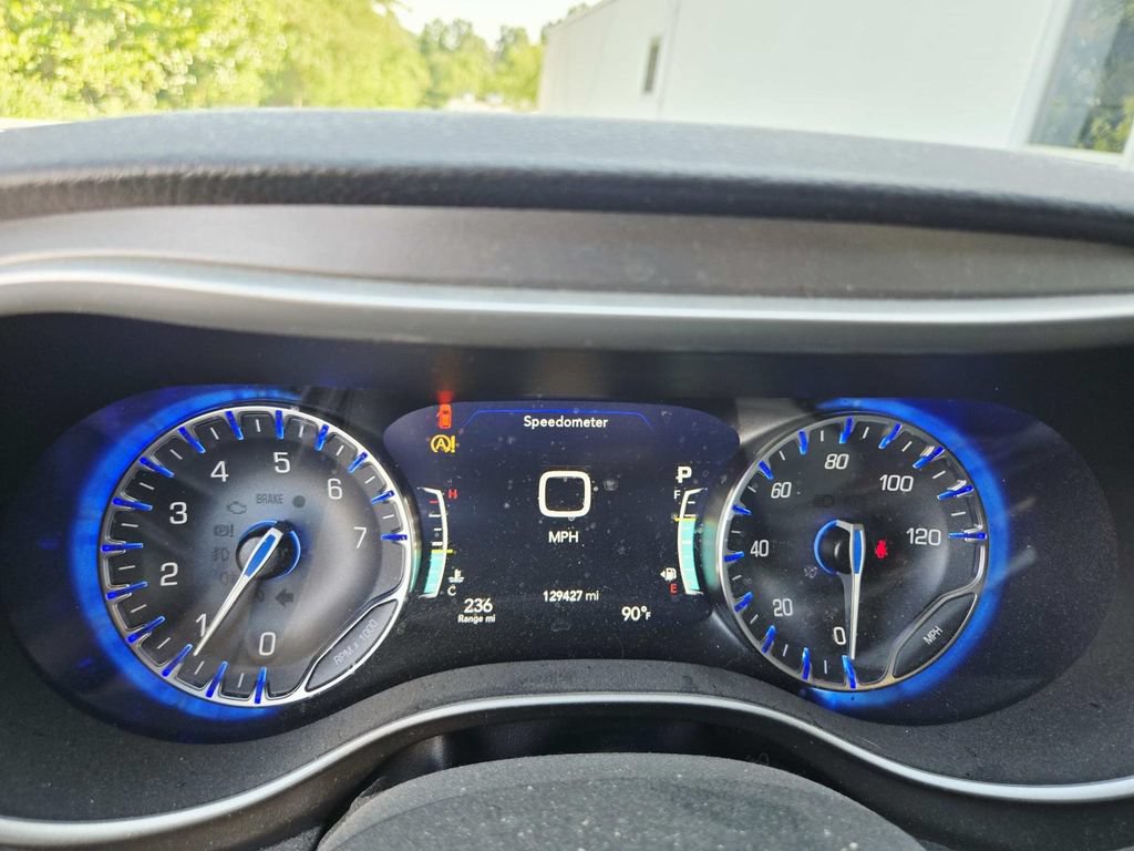 Used 2021 Chrysler Pacifica Touring-L FWD image 12