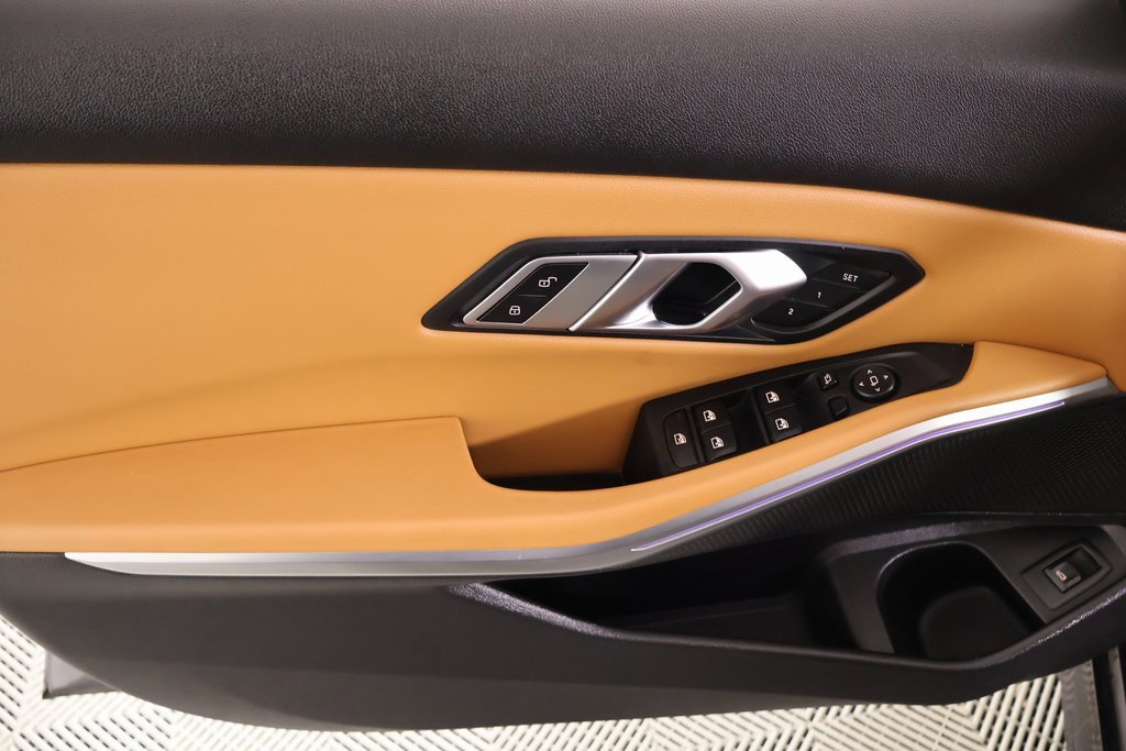 Used 2022 BMW 330i xDrive 330i xDrive w/ Driving Assistance Package image 17