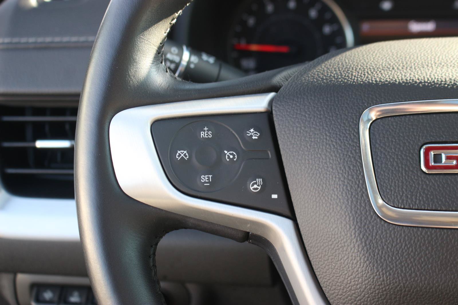 Used 2022 GMC Terrain SLT w/ Infotainment Package II FWD image 22