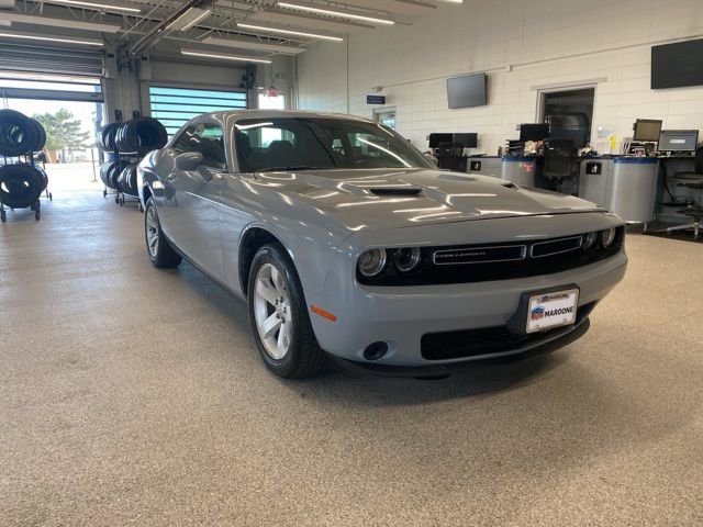 Used 2022 Dodge Challenger SXT image 3