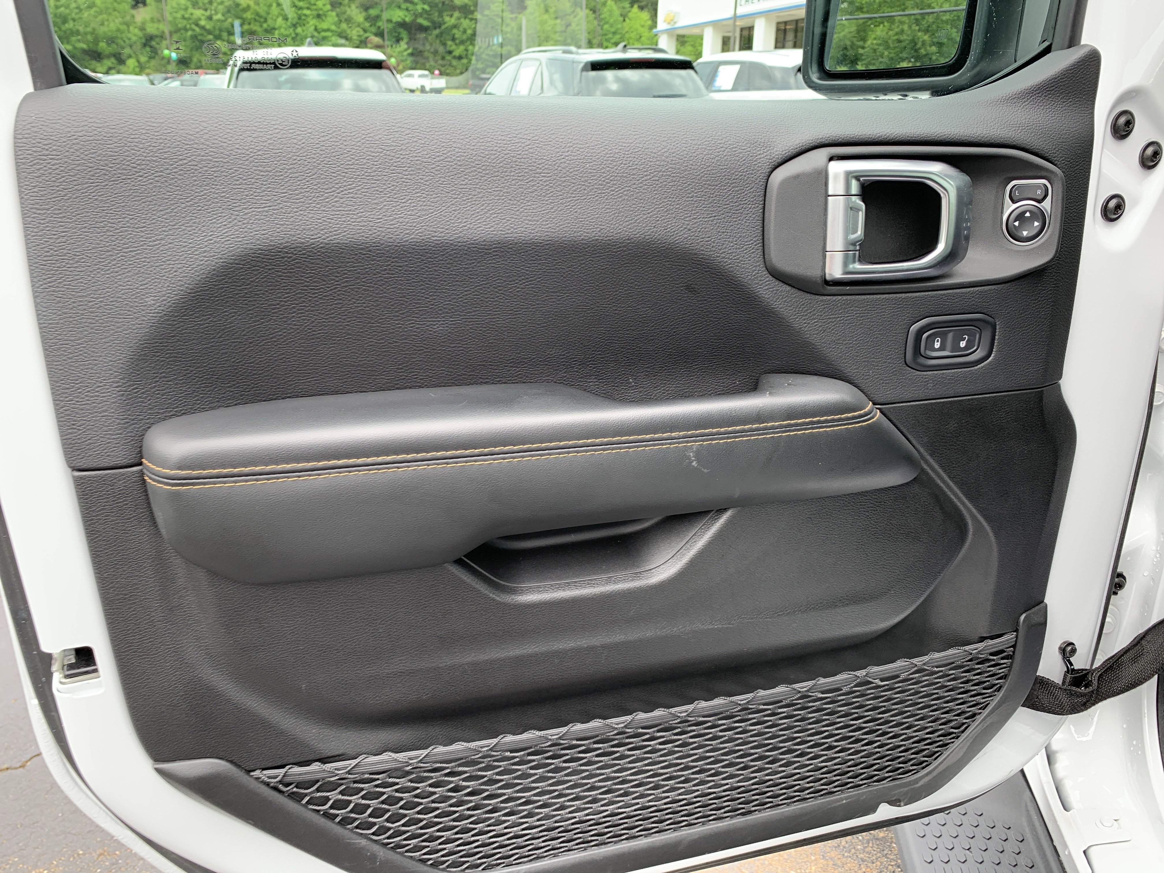 Used 2025 Jeep Wrangler Unlimited Sahara AWD/4WD image 9