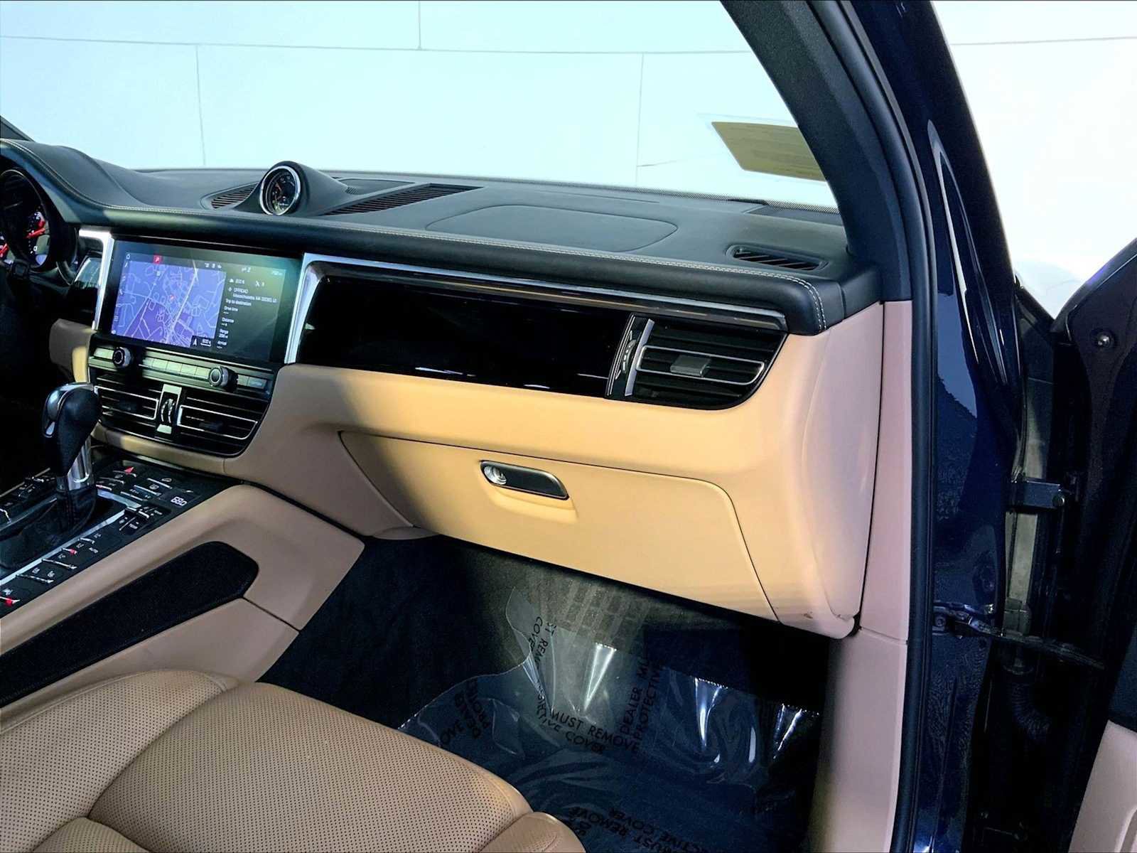 Certified 2020 Porsche Macan AWD/4WD image 22
