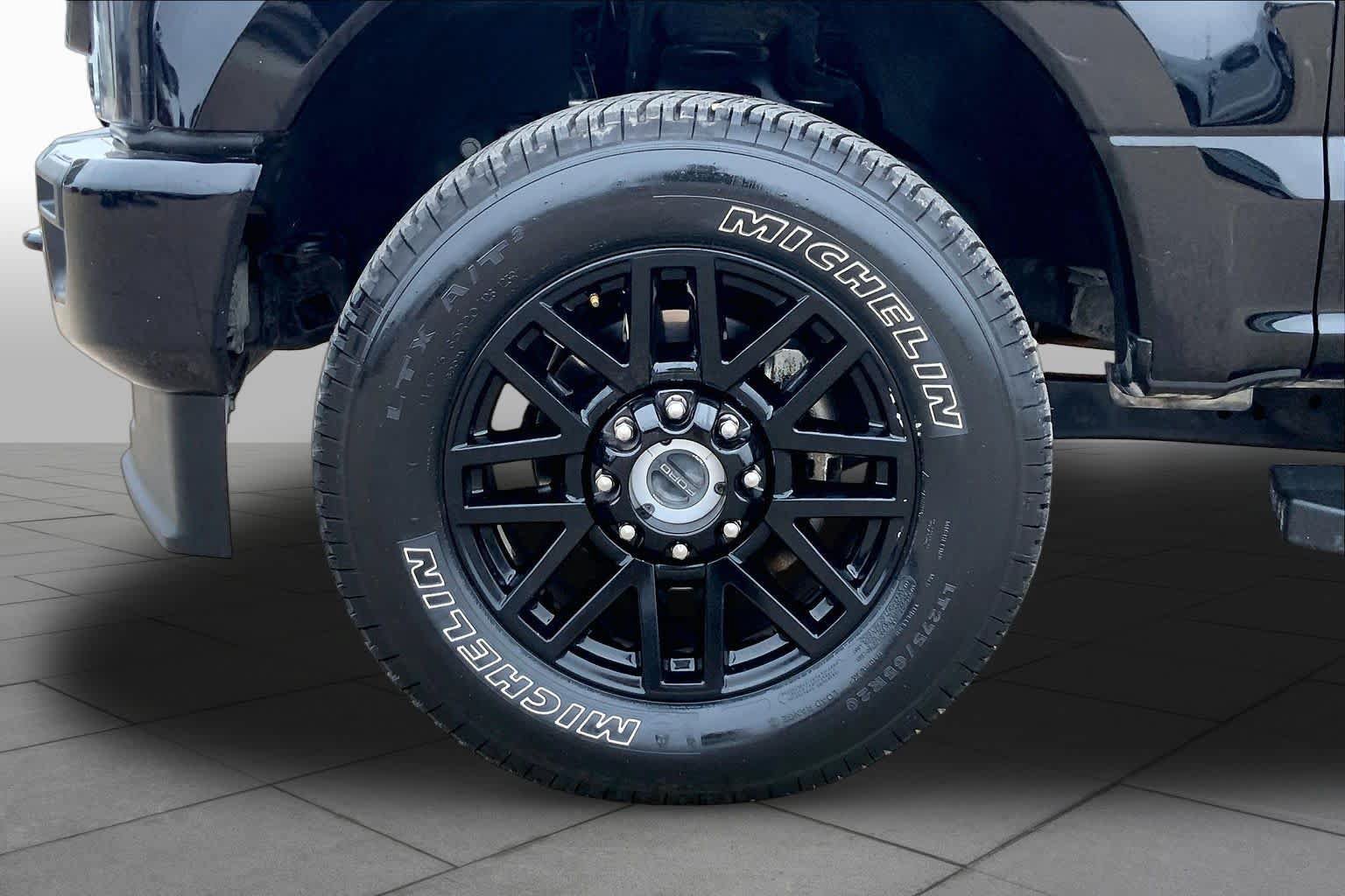 Used 2022 Ford F250 Lariat w/ Black Appearance Package AWD/4WD image 10