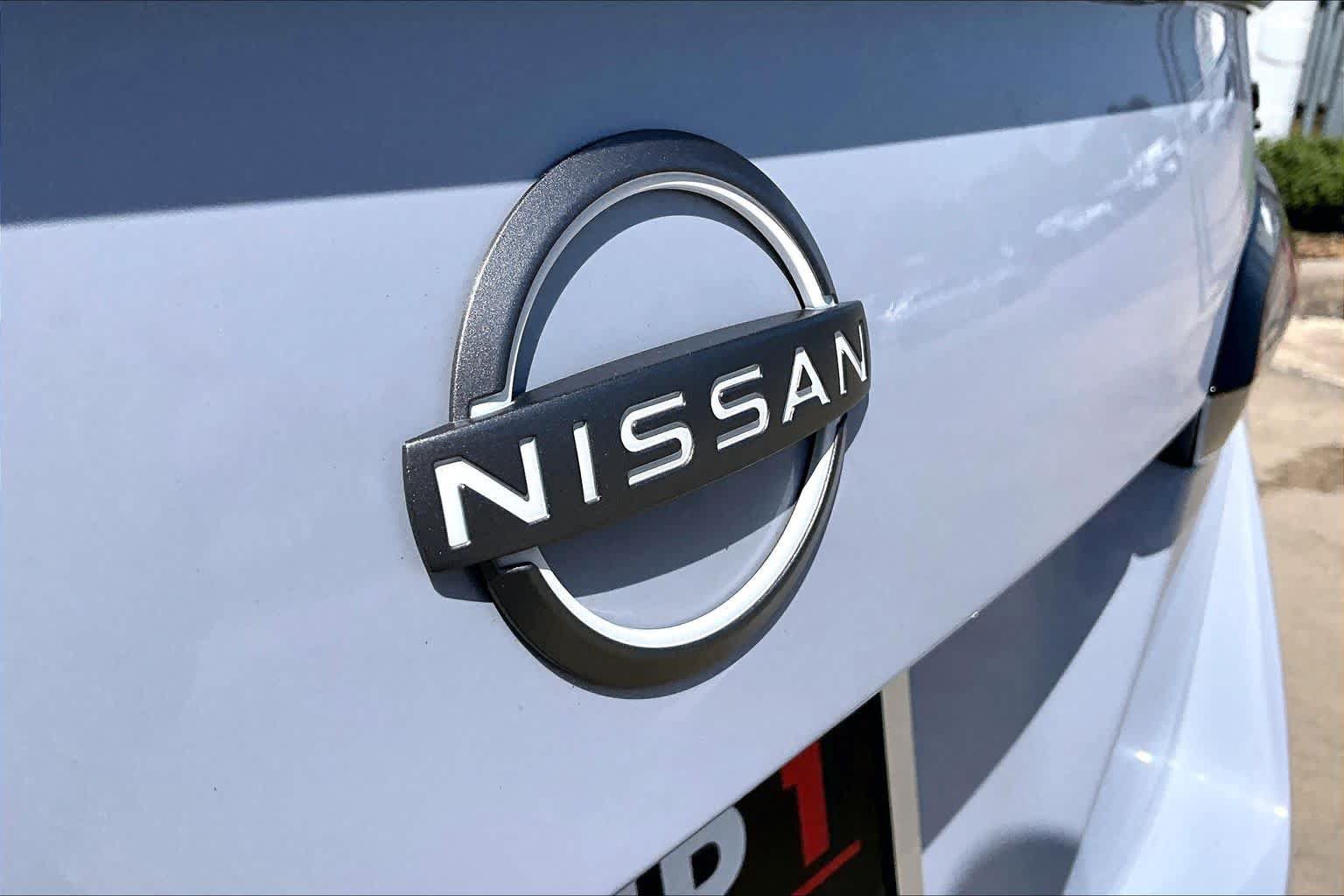 Certified 2025 Nissan Versa SR w/ Trunk Package FWD image 10