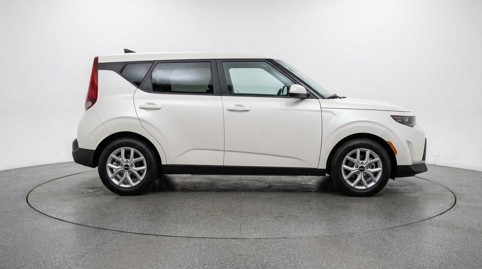 Used 2025 Kia Soul LX w/ LX Technology Package image 11