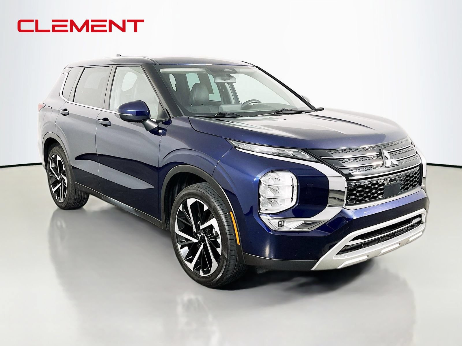 Used 2023 Mitsubishi Outlander ES AWD/4WD image 4