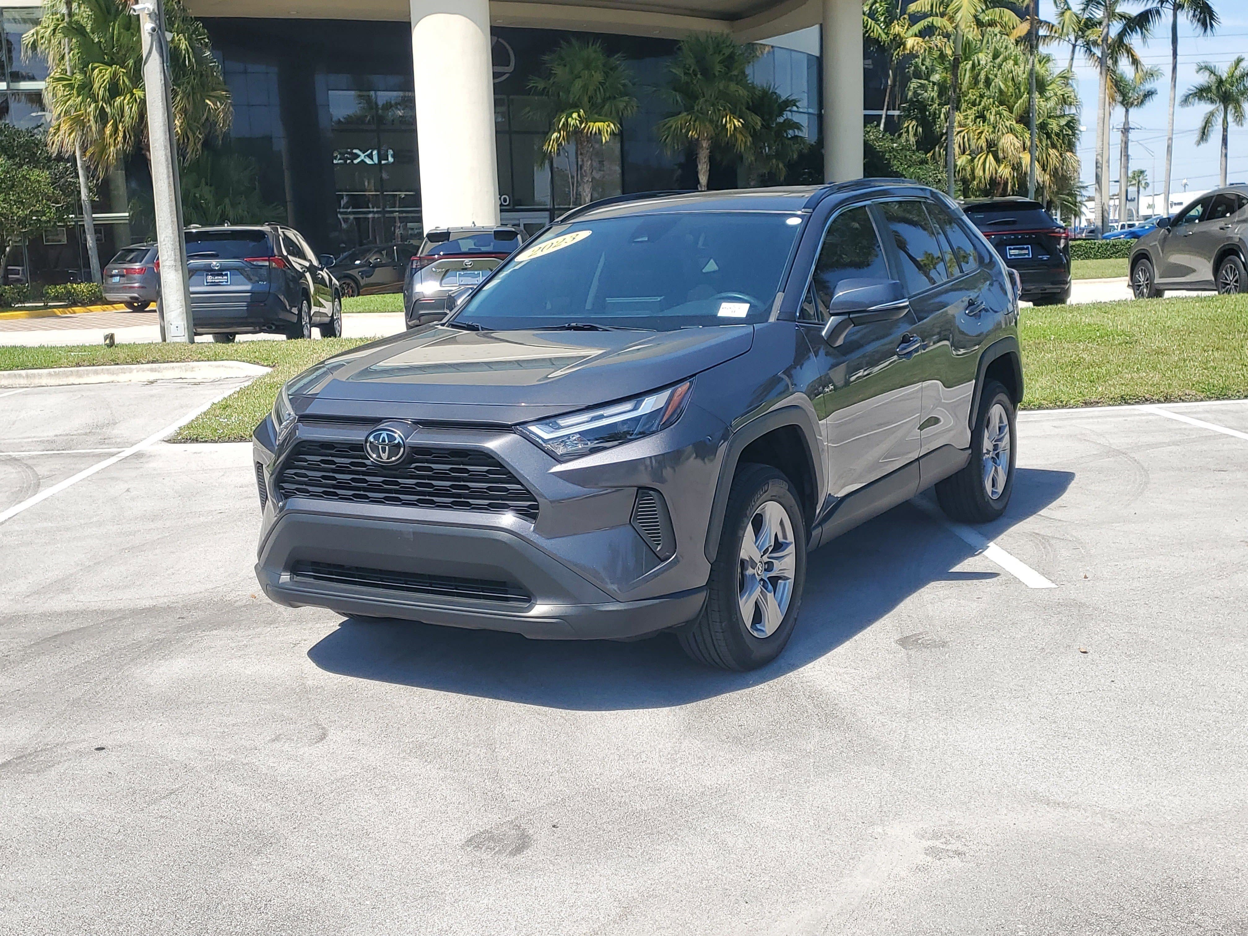 Used 2023 Toyota RAV4 XLE w/ Convenience Package image 7