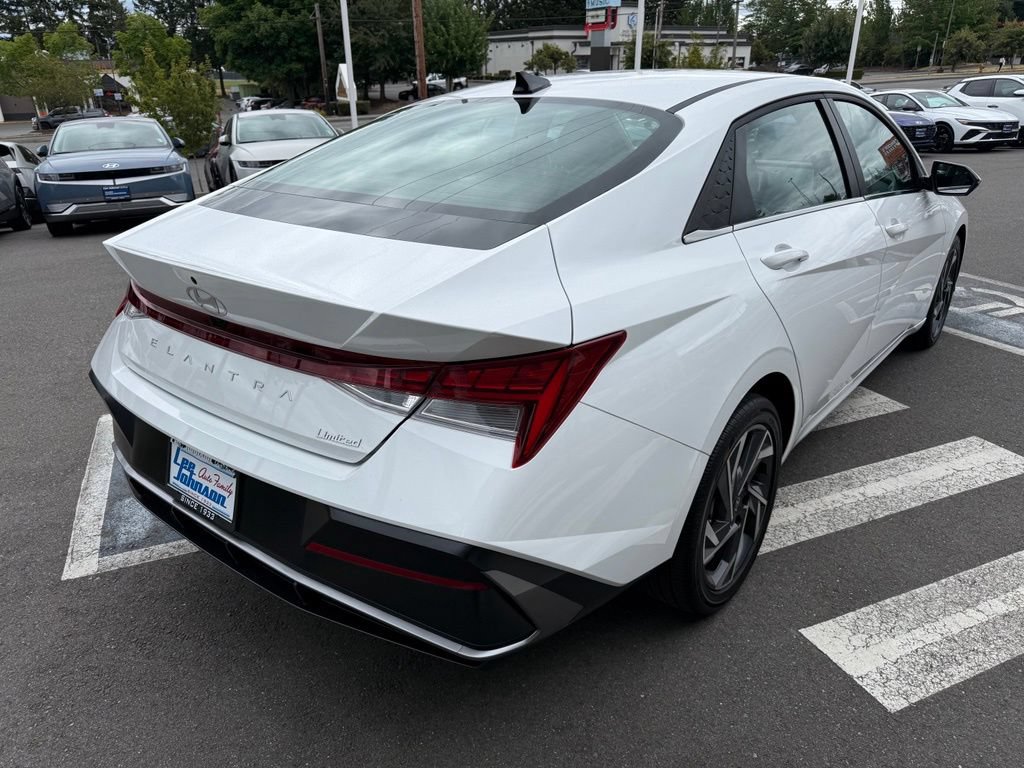Certified 2025 Hyundai Elantra Limited w/ Cargo Package FWD image 5