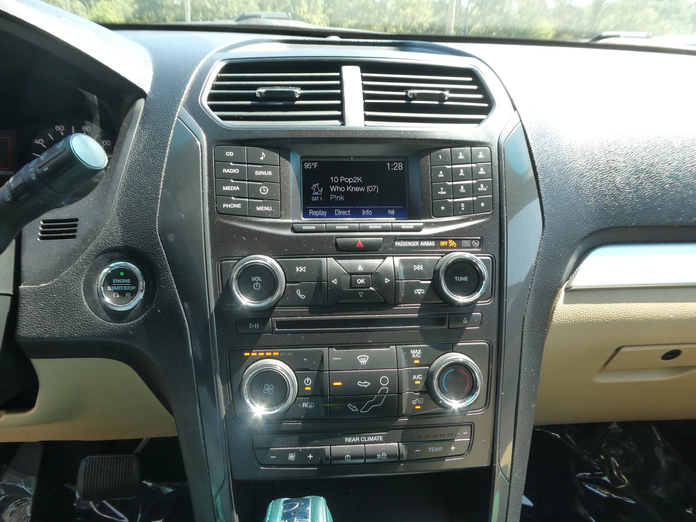 Used 2017 Ford Explorer XLT FWD image 20