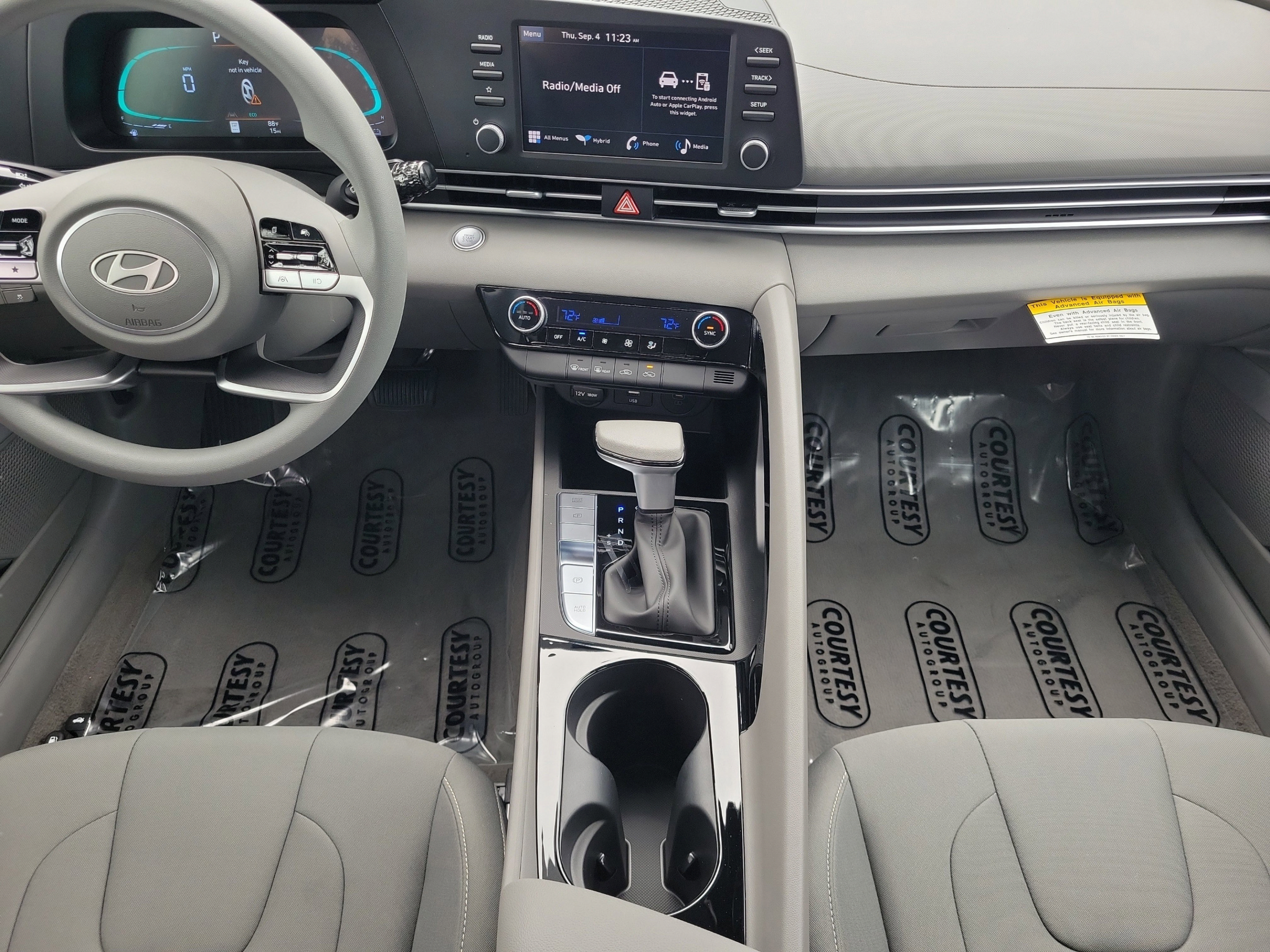 New 2025 Hyundai Elantra Hybrid FWD image 13