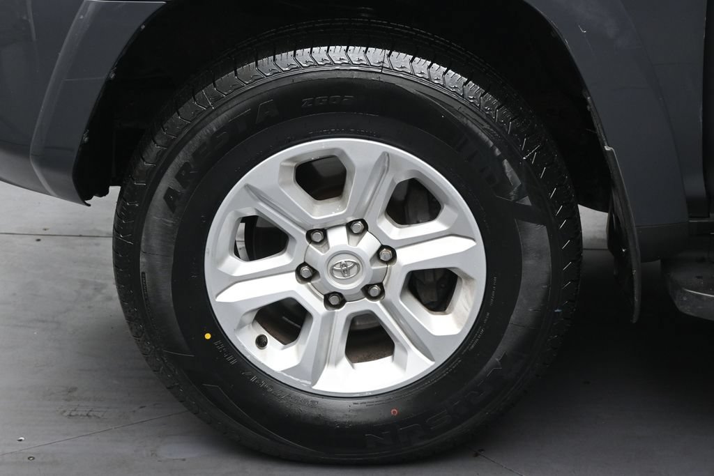Used 2024 Toyota 4Runner SR5 AWD/4WD image 36