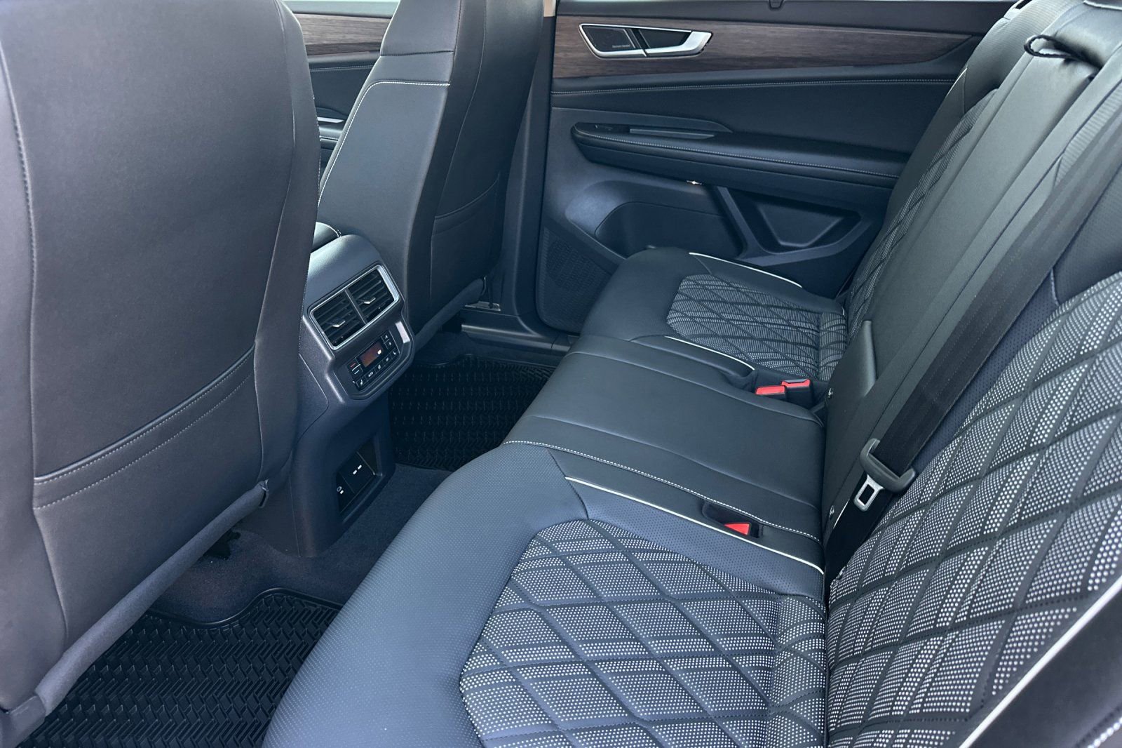 New 2026 Volkswagen Atlas SEL Premium R-Line image 10