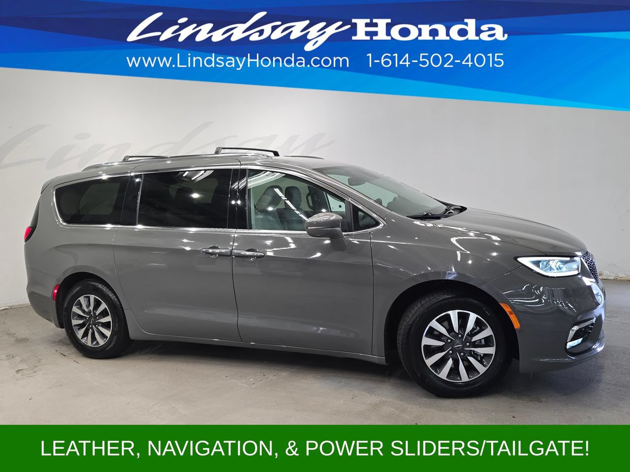 Used 2021 Chrysler Pacifica Touring-L FWD image 3