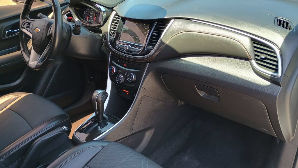 Used 2019 Chevrolet Trax LT w/ LT Convenience Package AWD/4WD image 32