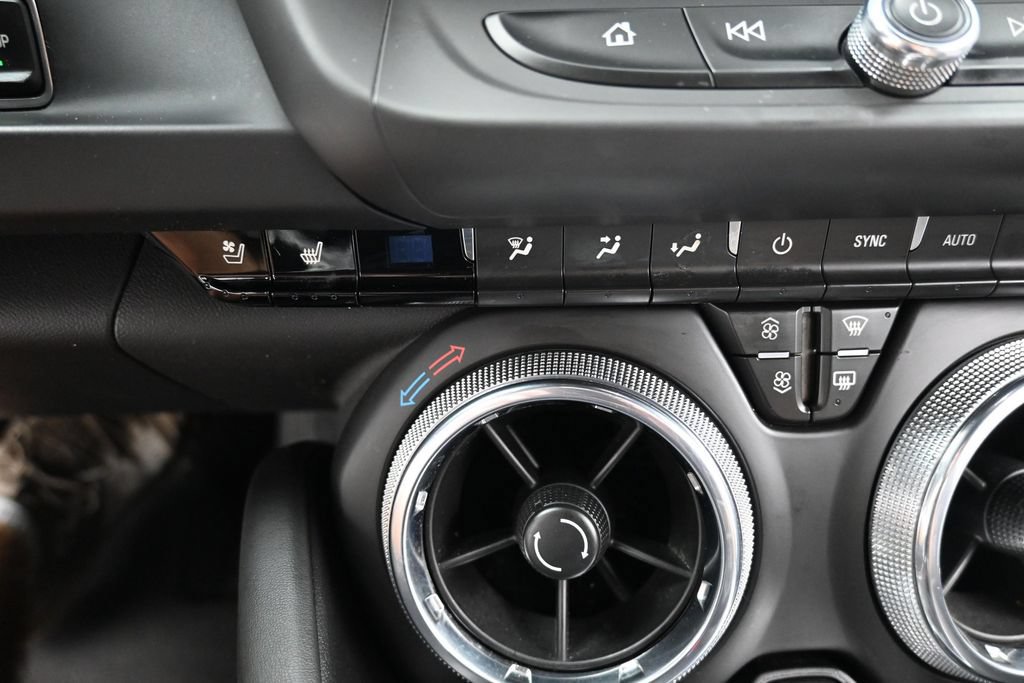 Used 2020 Chevrolet Camaro SS RWD image 17