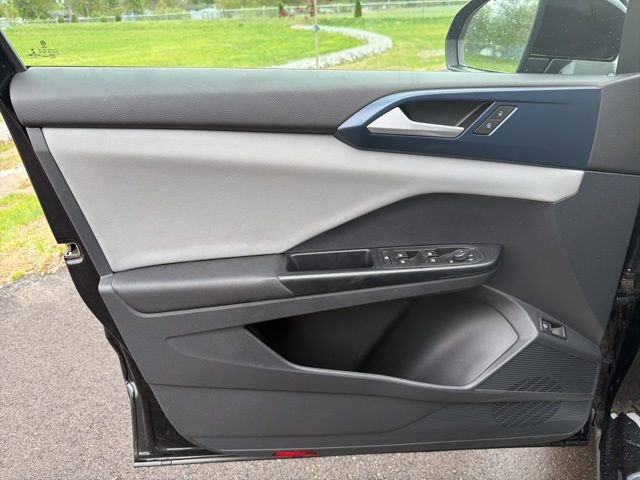 Used 2023 Volkswagen Taos SE w/ Black Wheel Package FWD image 19