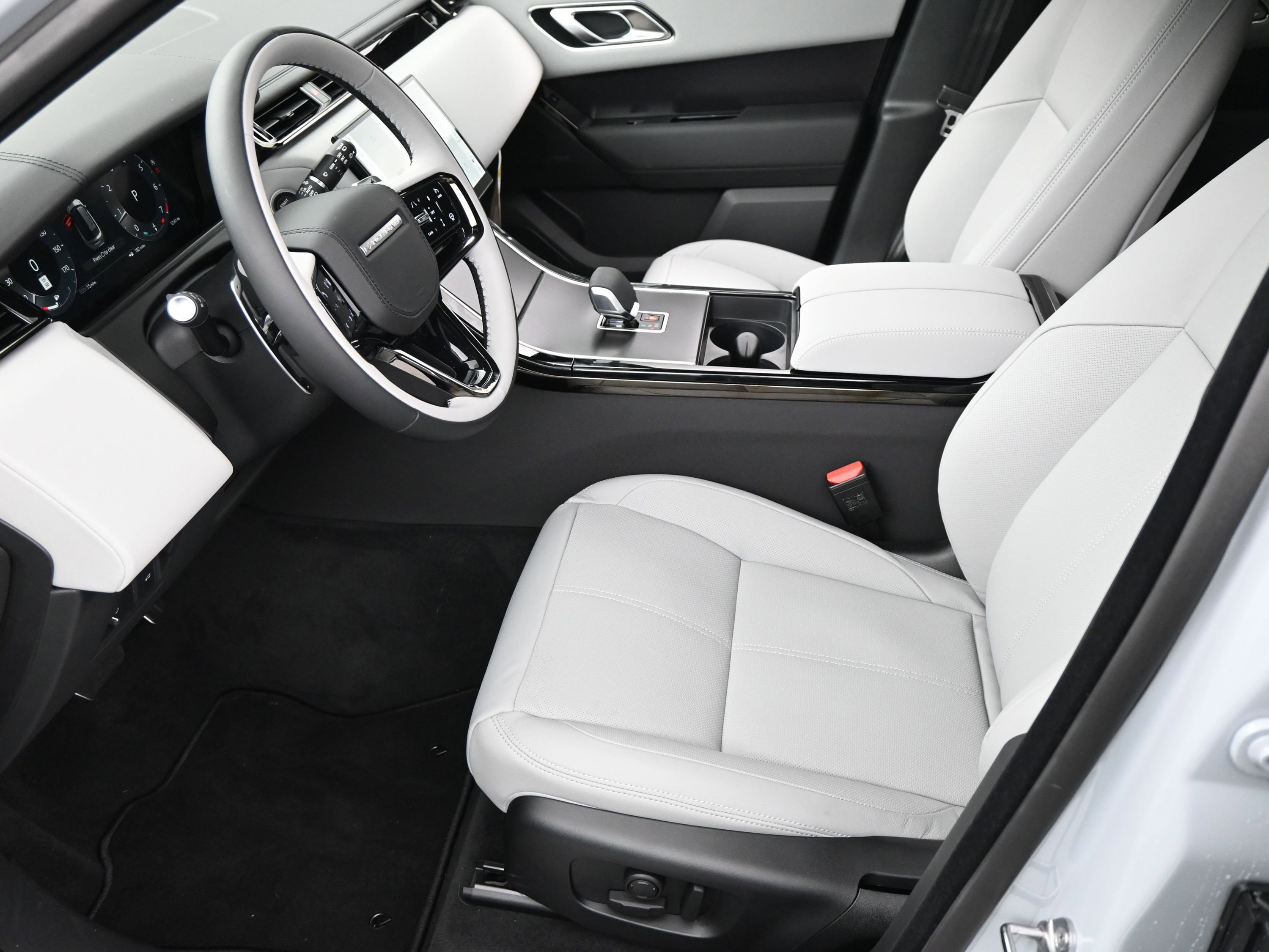 New 2026 Land Rover Range Rover Velar Dynamic SE image 5