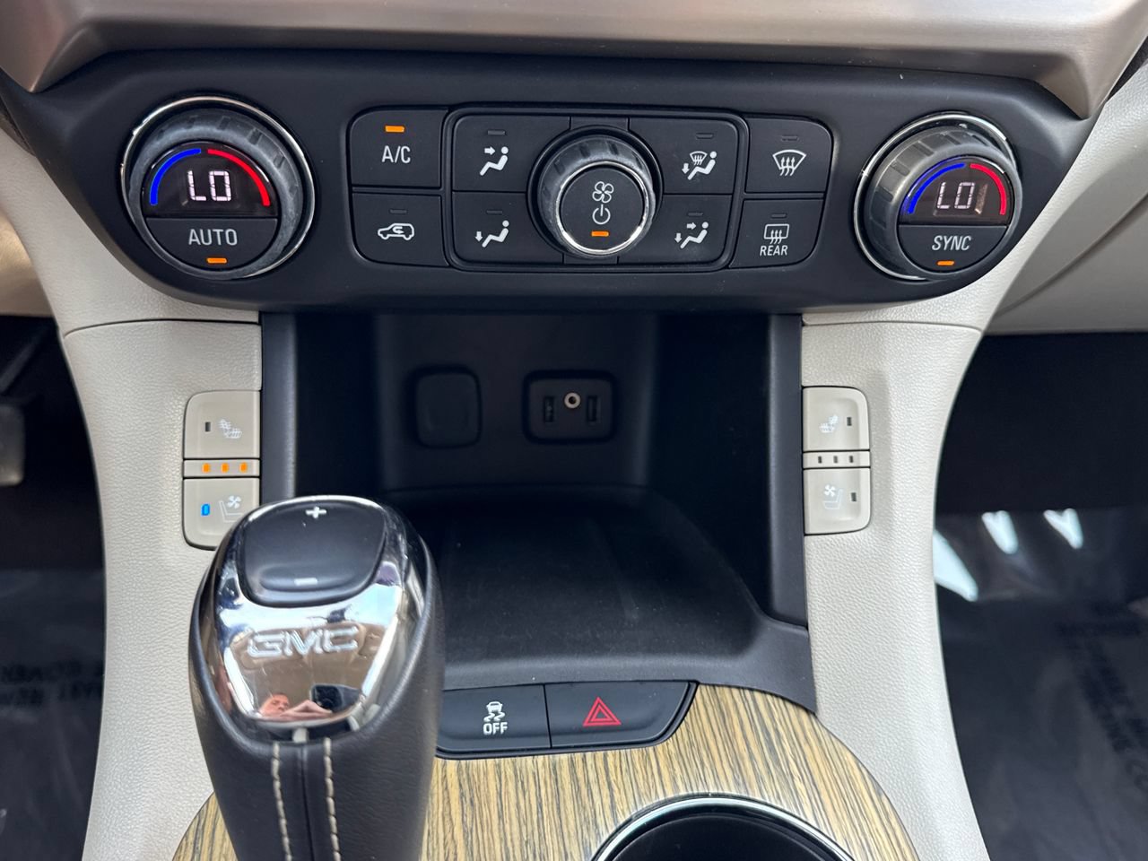 Used 2018 GMC Acadia Denali w/ LPO, Cargo Package FWD image 24