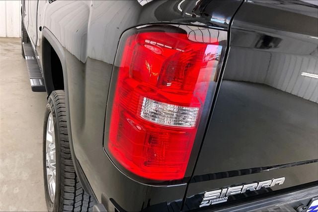Used 2018 GMC Sierra 2500 Denali w/ Duramax Plus Package AWD/4WD image 27