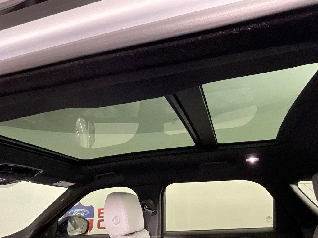 Used 2026 Land Rover Range Rover Velar Dynamic SE image 21