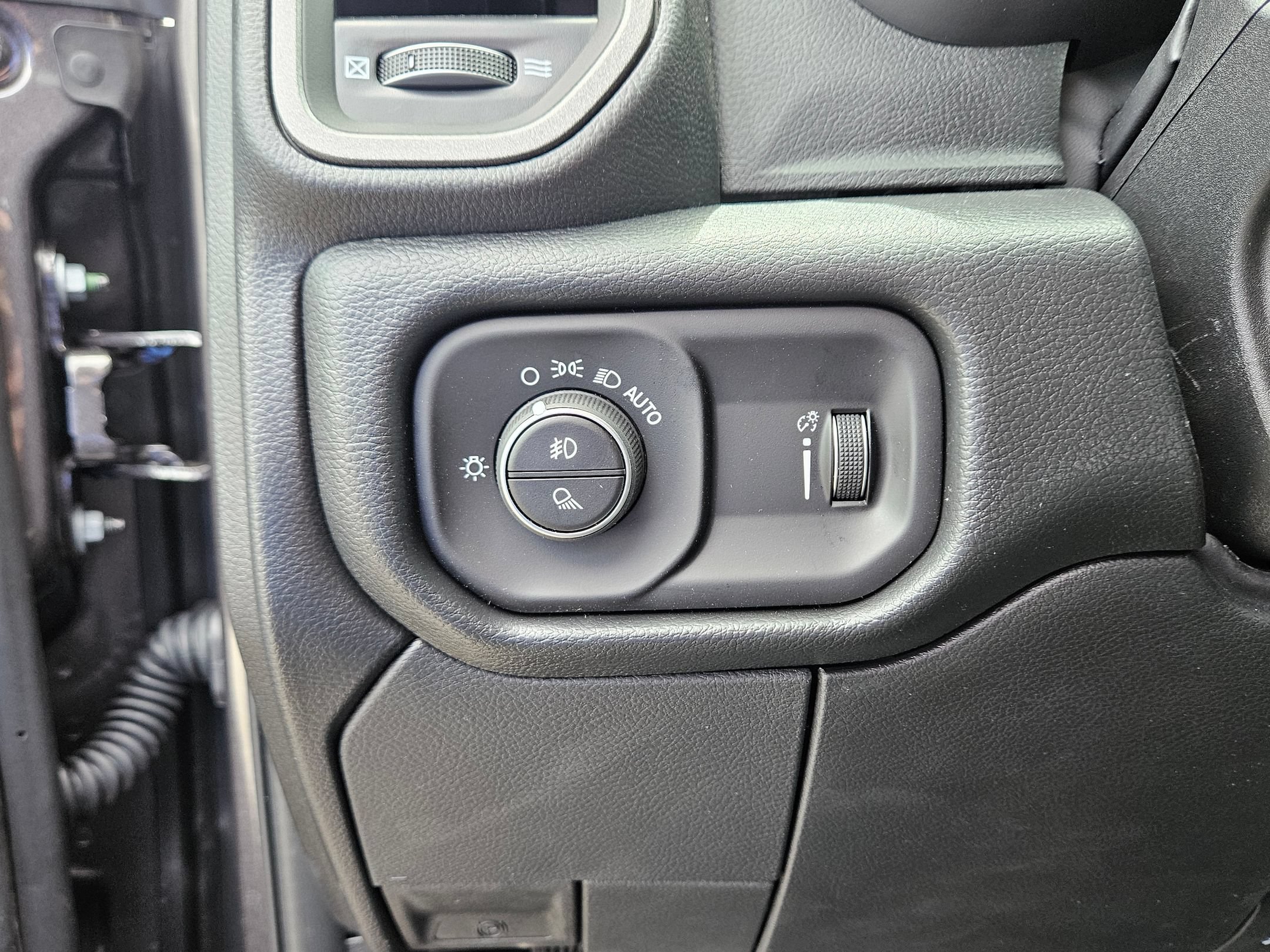 New 2026 RAM 3500 Tradesman AWD/4WD image 17