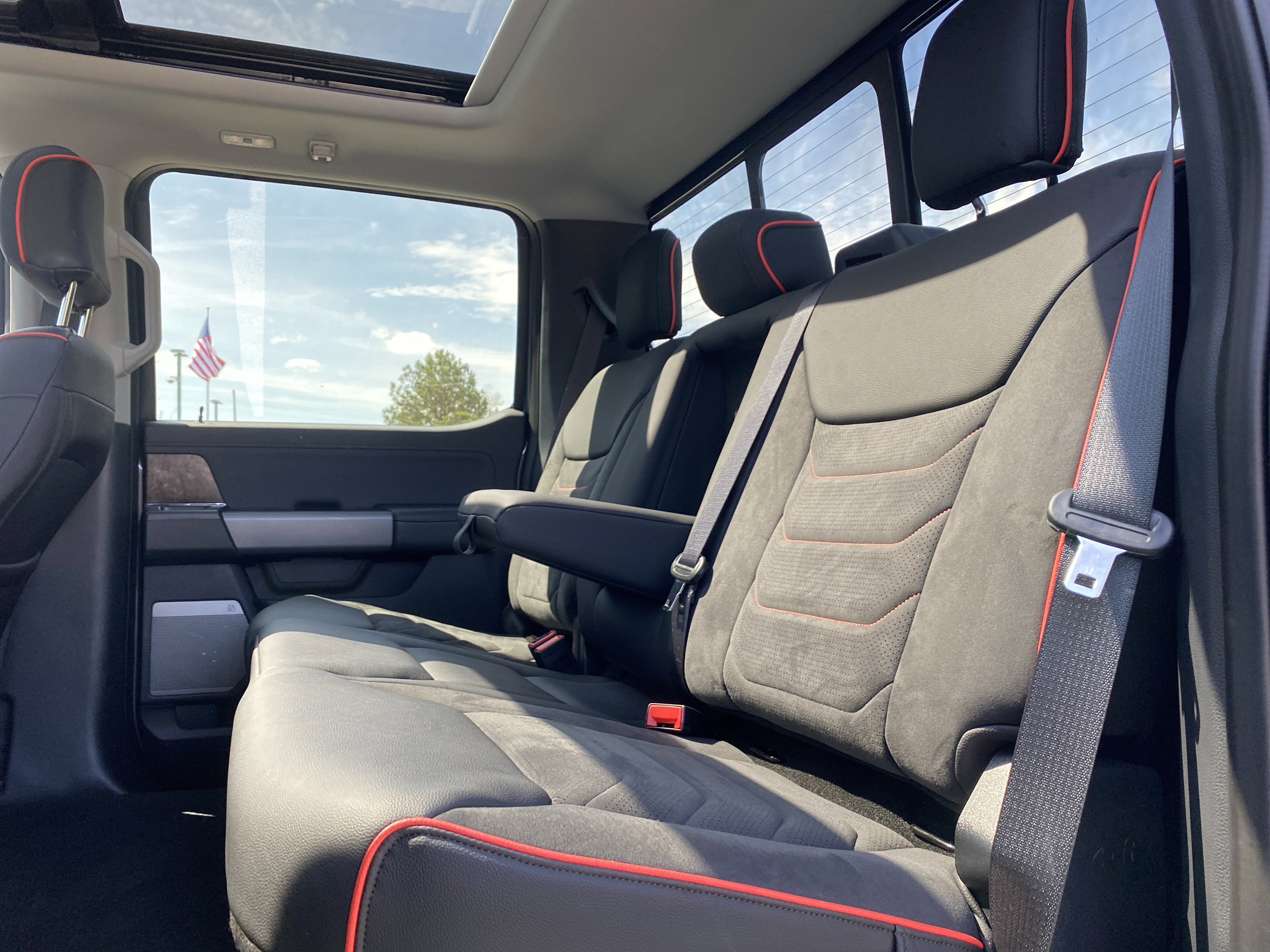 Used 2024 Ford F250 Lariat w/ Lariat Ultimate Package AWD/4WD image 45