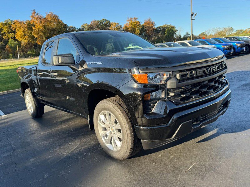 New 2026 Chevrolet Silverado 1500 Custom w/ LPO, Dark Essentials Package image 2