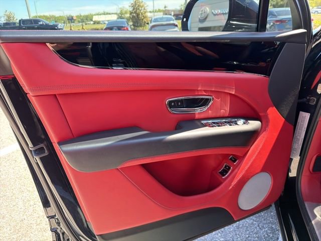 Used 2022 Bentley Bentayga image 20