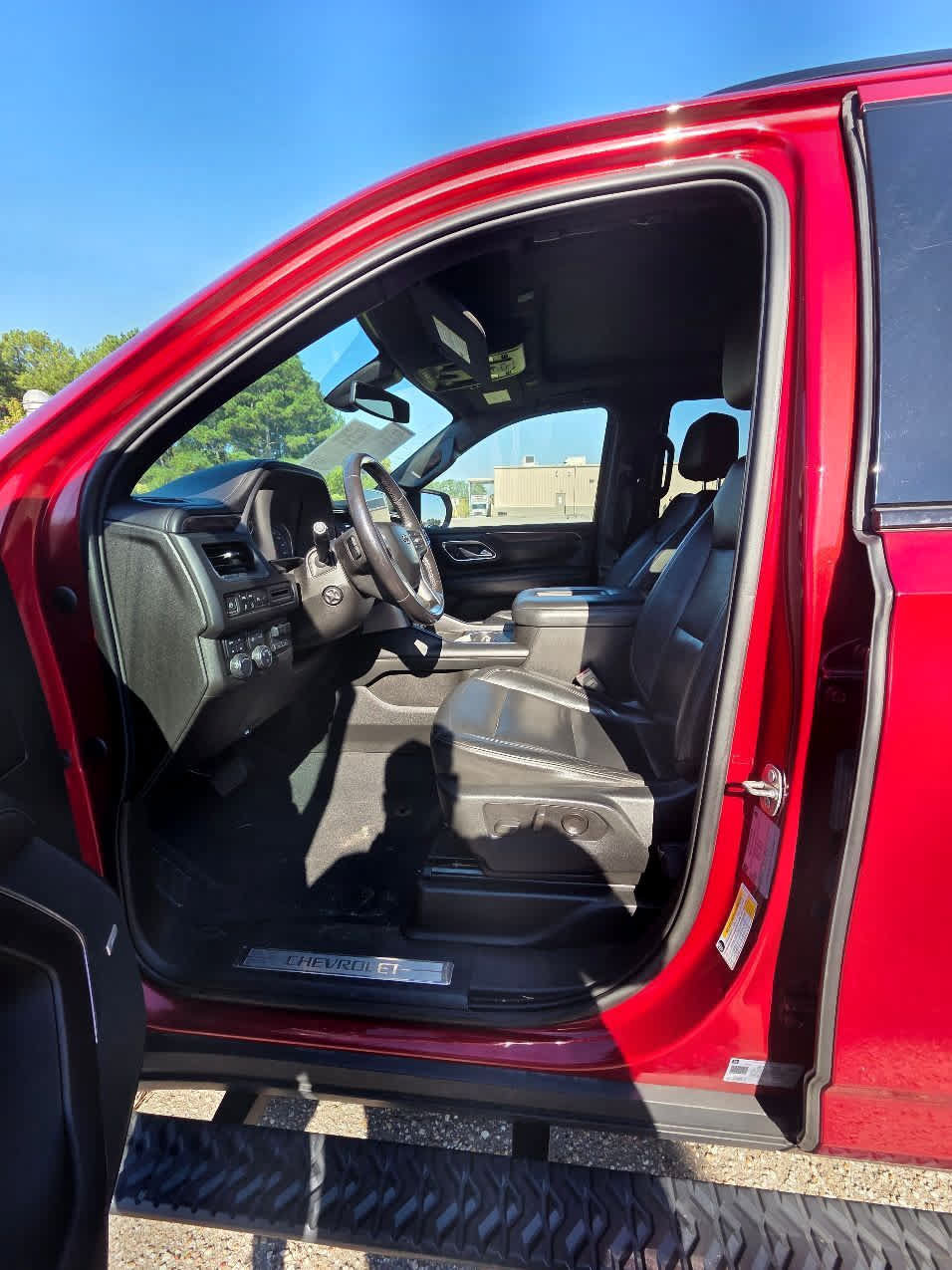 Used 2021 Chevrolet Tahoe Z71 w/ Z71 Signature Package AWD/4WD image 2
