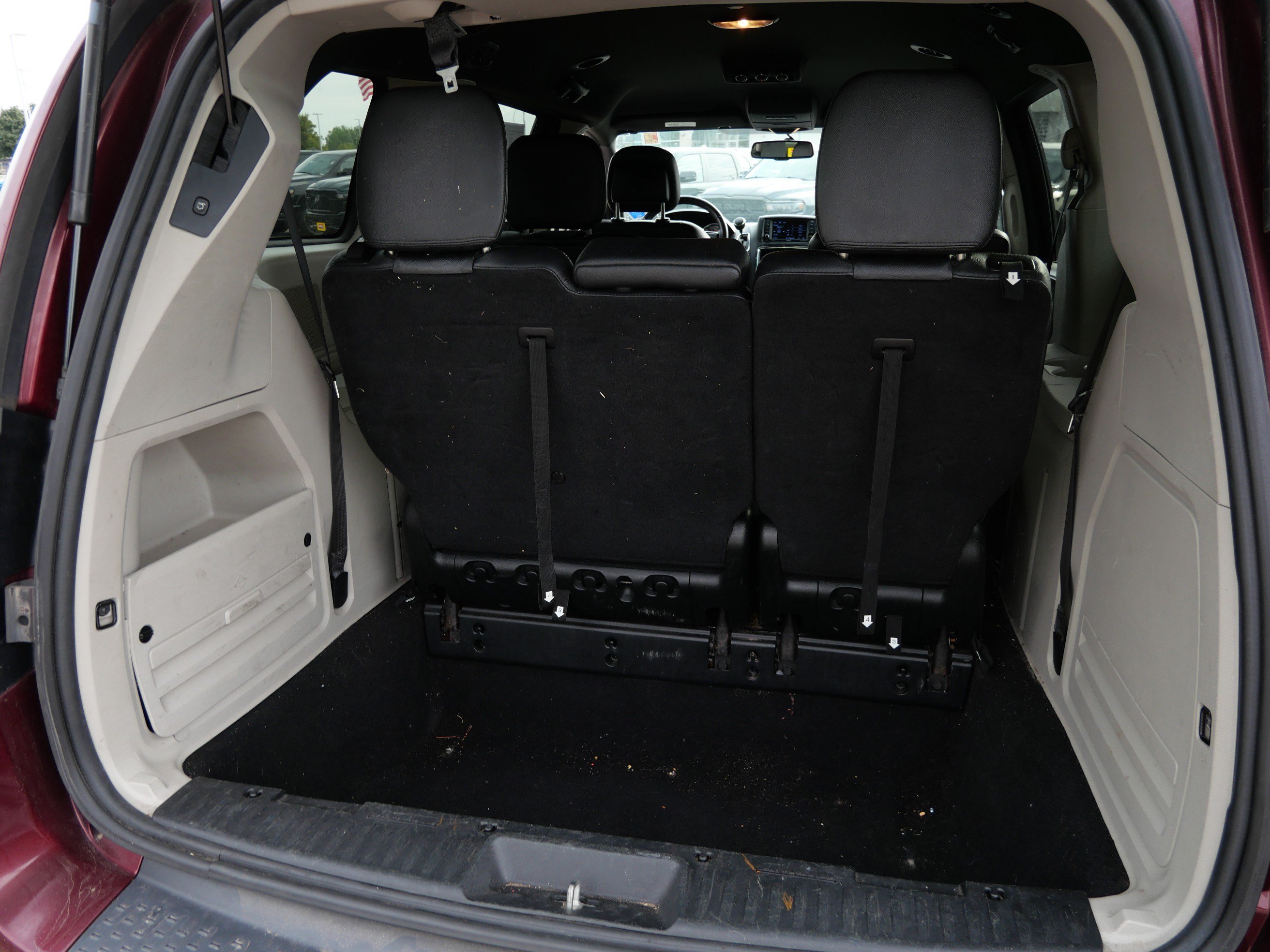 Used 2018 Dodge Grand Caravan SXT FWD image 15