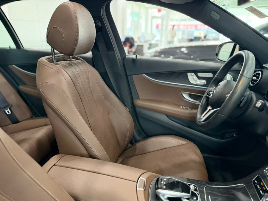 Used 2020 Mercedes-Benz E 350 4MATIC Sedan w/ Parking Assistance Package image 21