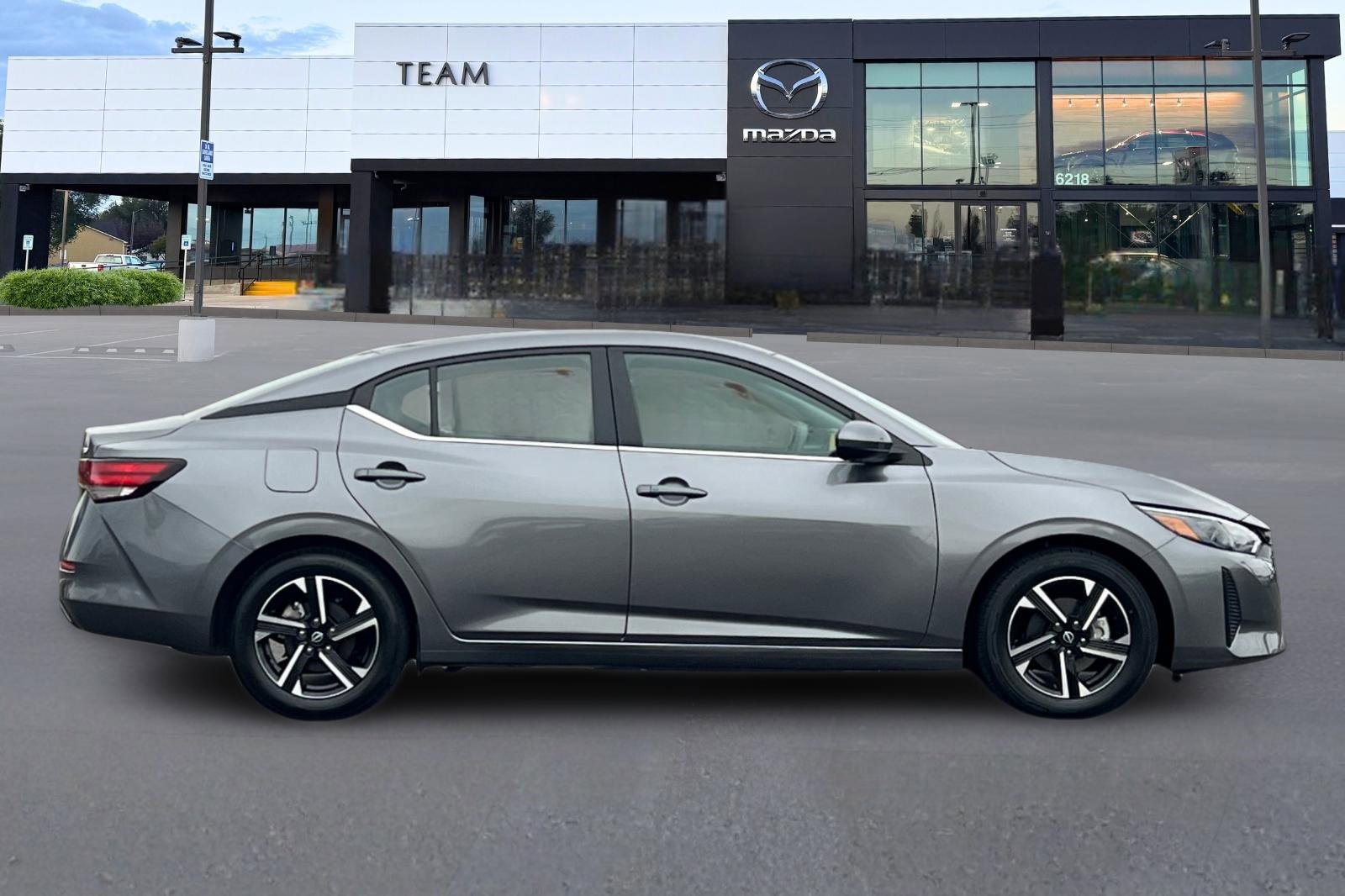 Used 2024 Nissan Sentra SV image 3