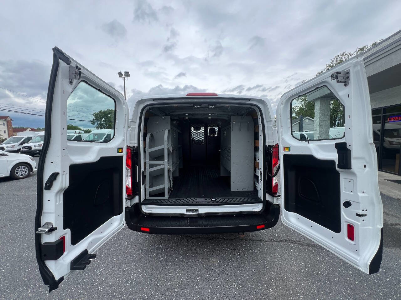 Used 2019 Ford Transit 250 130 Low Roof w/ Exterior Upgrade Package RWD image 16