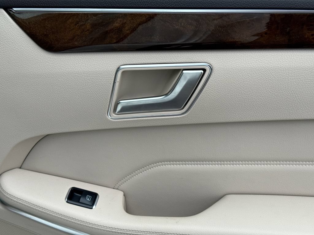Used 2016 Mercedes-Benz E 350 4MATIC Sedan image 17